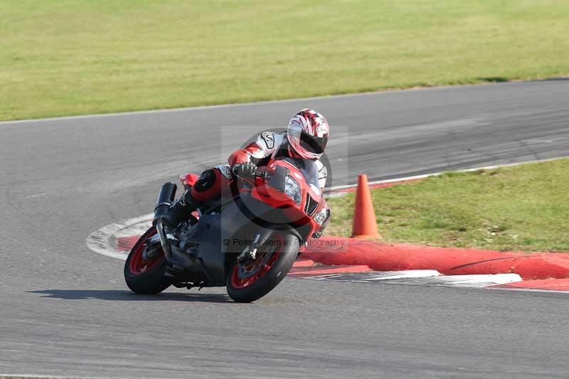 Motorcycle action photographs;Trackday digital images;event digital images;eventdigitalimages;no limits trackday;peter wileman photography;snetterton;snetterton circuit norfolk;snetterton photographs;trackday;trackday photos