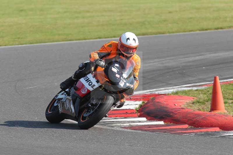 Motorcycle action photographs;Trackday digital images;event digital images;eventdigitalimages;no limits trackday;peter wileman photography;snetterton;snetterton circuit norfolk;snetterton photographs;trackday;trackday photos