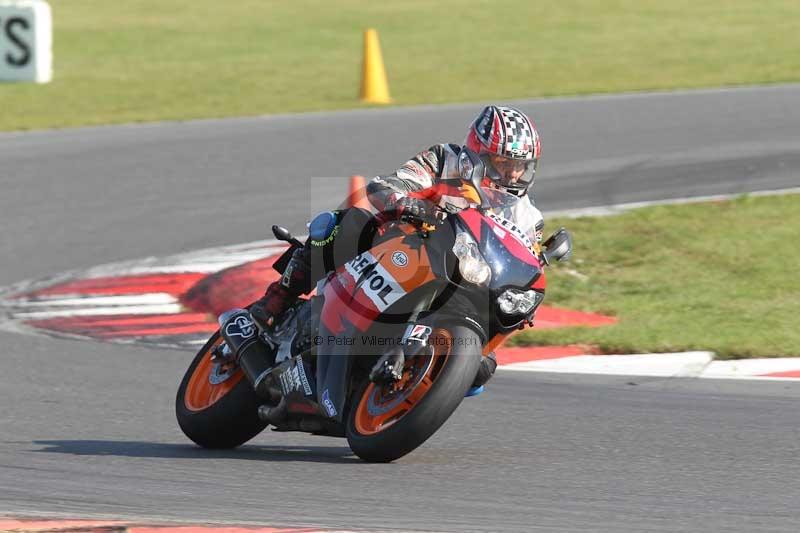 Motorcycle action photographs;Trackday digital images;event digital images;eventdigitalimages;no limits trackday;peter wileman photography;snetterton;snetterton circuit norfolk;snetterton photographs;trackday;trackday photos