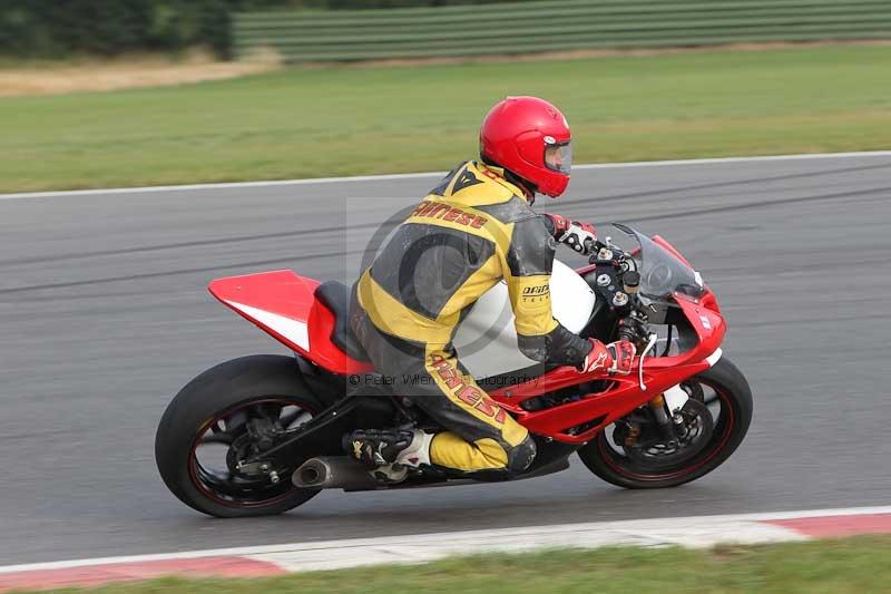 Motorcycle action photographs;Trackday digital images;event digital images;eventdigitalimages;no limits trackday;peter wileman photography;snetterton;snetterton circuit norfolk;snetterton photographs;trackday;trackday photos