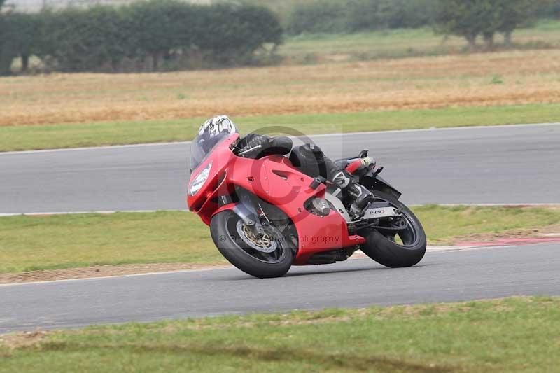 Motorcycle action photographs;Trackday digital images;event digital images;eventdigitalimages;no limits trackday;peter wileman photography;snetterton;snetterton circuit norfolk;snetterton photographs;trackday;trackday photos
