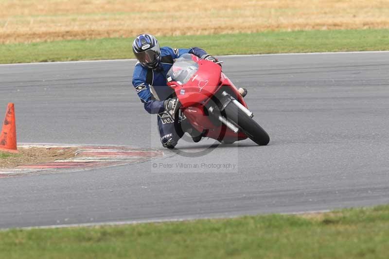 Motorcycle action photographs;Trackday digital images;event digital images;eventdigitalimages;no limits trackday;peter wileman photography;snetterton;snetterton circuit norfolk;snetterton photographs;trackday;trackday photos