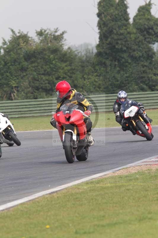 Motorcycle action photographs;Trackday digital images;event digital images;eventdigitalimages;no limits trackday;peter wileman photography;snetterton;snetterton circuit norfolk;snetterton photographs;trackday;trackday photos