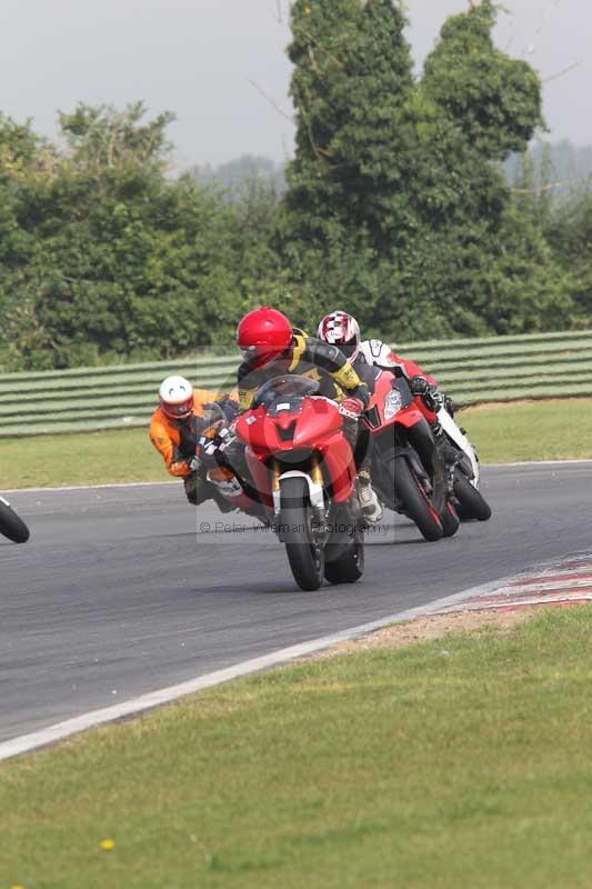 Motorcycle action photographs;Trackday digital images;event digital images;eventdigitalimages;no limits trackday;peter wileman photography;snetterton;snetterton circuit norfolk;snetterton photographs;trackday;trackday photos