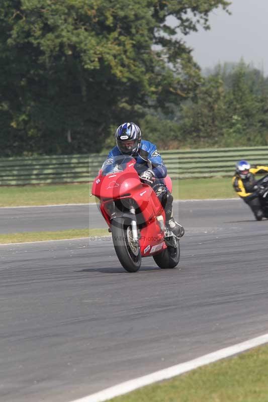 Motorcycle action photographs;Trackday digital images;event digital images;eventdigitalimages;no limits trackday;peter wileman photography;snetterton;snetterton circuit norfolk;snetterton photographs;trackday;trackday photos