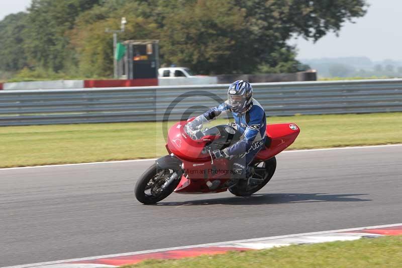 Motorcycle action photographs;Trackday digital images;event digital images;eventdigitalimages;no limits trackday;peter wileman photography;snetterton;snetterton circuit norfolk;snetterton photographs;trackday;trackday photos