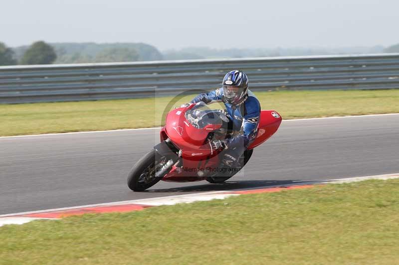 Motorcycle action photographs;Trackday digital images;event digital images;eventdigitalimages;no limits trackday;peter wileman photography;snetterton;snetterton circuit norfolk;snetterton photographs;trackday;trackday photos