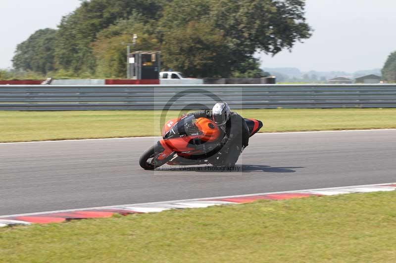 Motorcycle action photographs;Trackday digital images;event digital images;eventdigitalimages;no limits trackday;peter wileman photography;snetterton;snetterton circuit norfolk;snetterton photographs;trackday;trackday photos