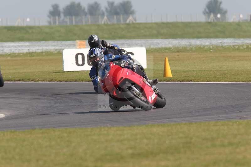 Motorcycle action photographs;Trackday digital images;event digital images;eventdigitalimages;no limits trackday;peter wileman photography;snetterton;snetterton circuit norfolk;snetterton photographs;trackday;trackday photos