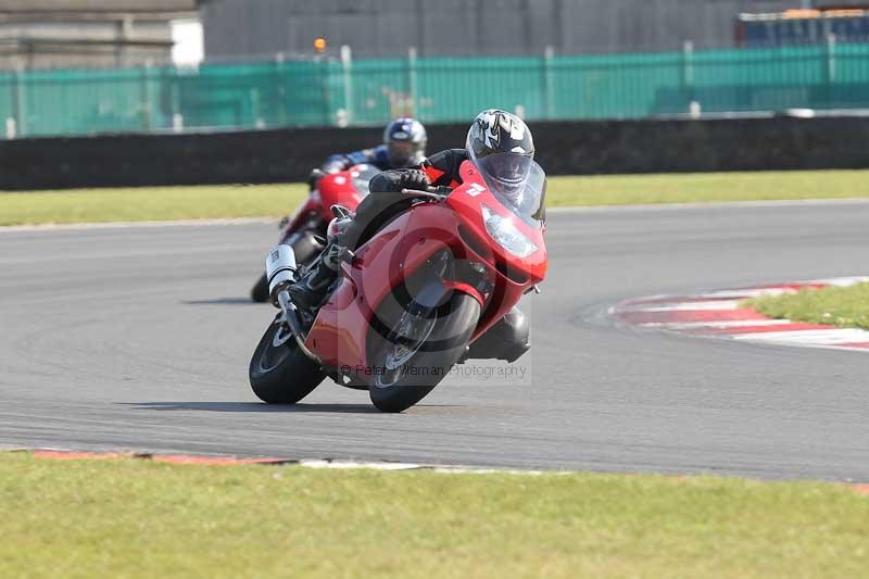 Motorcycle action photographs;Trackday digital images;event digital images;eventdigitalimages;no limits trackday;peter wileman photography;snetterton;snetterton circuit norfolk;snetterton photographs;trackday;trackday photos