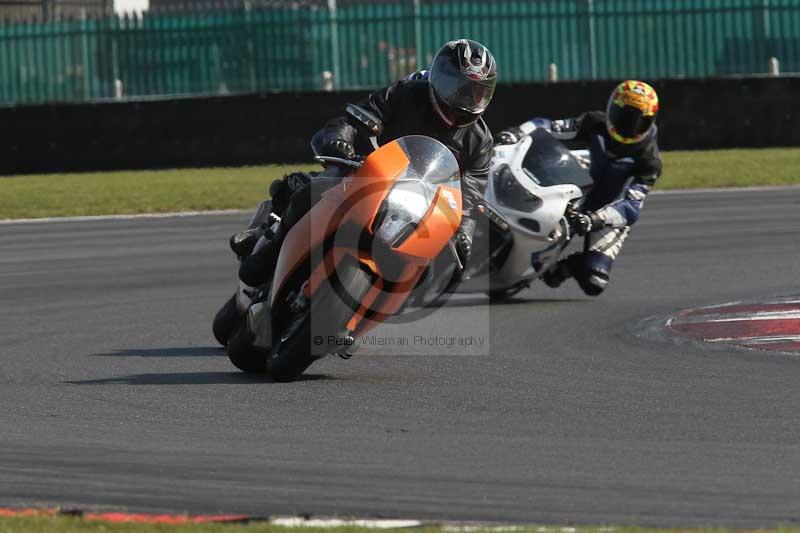 Motorcycle action photographs;Trackday digital images;event digital images;eventdigitalimages;no limits trackday;peter wileman photography;snetterton;snetterton circuit norfolk;snetterton photographs;trackday;trackday photos