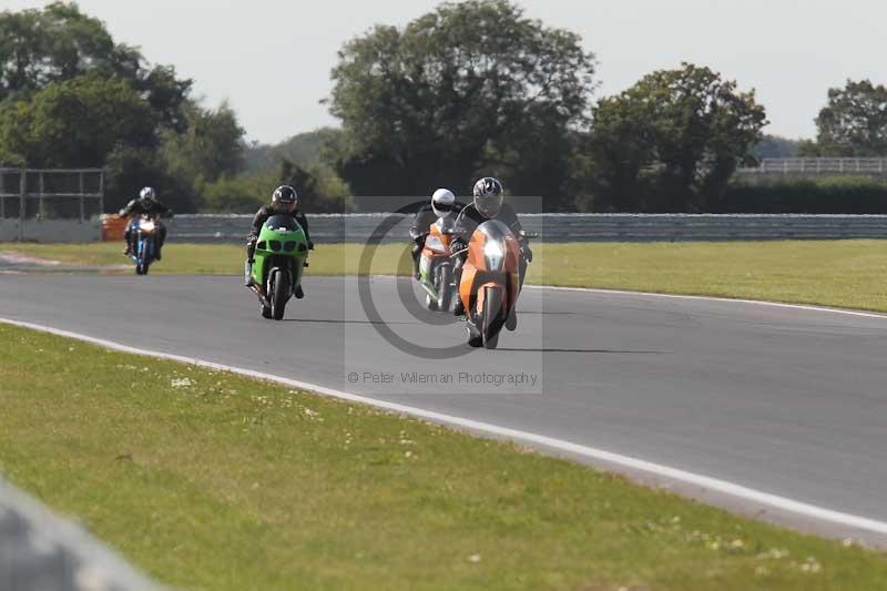 Motorcycle action photographs;Trackday digital images;event digital images;eventdigitalimages;no limits trackday;peter wileman photography;snetterton;snetterton circuit norfolk;snetterton photographs;trackday;trackday photos