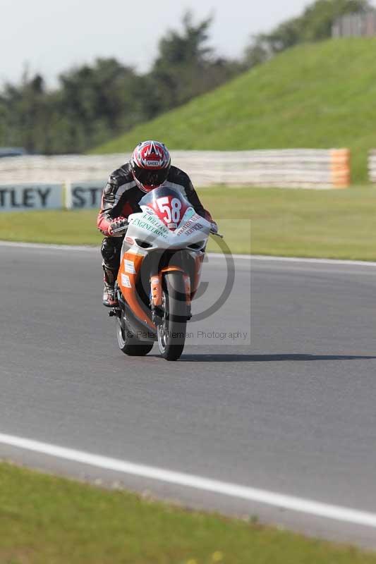 Motorcycle action photographs;Trackday digital images;event digital images;eventdigitalimages;no limits trackday;peter wileman photography;snetterton;snetterton circuit norfolk;snetterton photographs;trackday;trackday photos