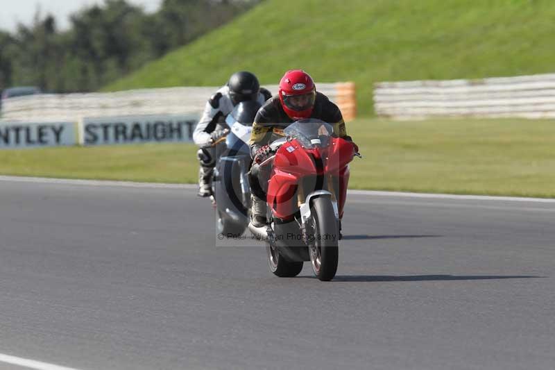 Motorcycle action photographs;Trackday digital images;event digital images;eventdigitalimages;no limits trackday;peter wileman photography;snetterton;snetterton circuit norfolk;snetterton photographs;trackday;trackday photos