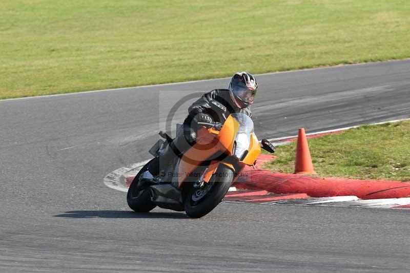 Motorcycle action photographs;Trackday digital images;event digital images;eventdigitalimages;no limits trackday;peter wileman photography;snetterton;snetterton circuit norfolk;snetterton photographs;trackday;trackday photos