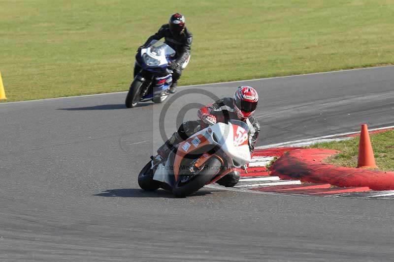 Motorcycle action photographs;Trackday digital images;event digital images;eventdigitalimages;no limits trackday;peter wileman photography;snetterton;snetterton circuit norfolk;snetterton photographs;trackday;trackday photos