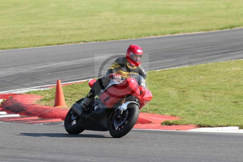 Motorcycle action photographs;Trackday digital images;event digital images;eventdigitalimages;no limits trackday;peter wileman photography;snetterton;snetterton circuit norfolk;snetterton photographs;trackday;trackday photos