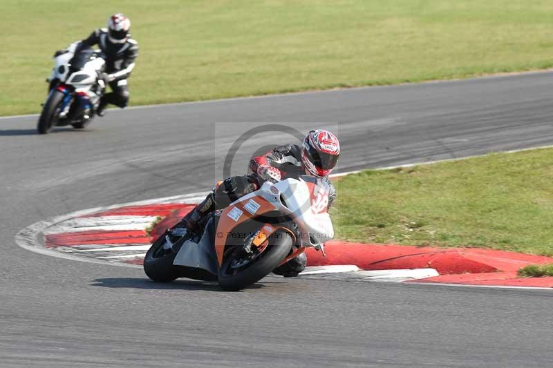 Motorcycle action photographs;Trackday digital images;event digital images;eventdigitalimages;no limits trackday;peter wileman photography;snetterton;snetterton circuit norfolk;snetterton photographs;trackday;trackday photos