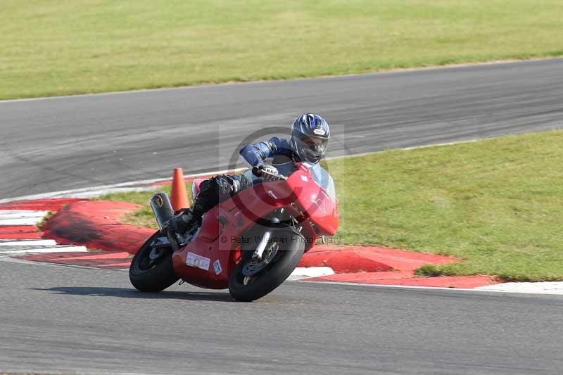 Motorcycle action photographs;Trackday digital images;event digital images;eventdigitalimages;no limits trackday;peter wileman photography;snetterton;snetterton circuit norfolk;snetterton photographs;trackday;trackday photos