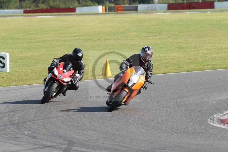 Motorcycle action photographs;Trackday digital images;event digital images;eventdigitalimages;no limits trackday;peter wileman photography;snetterton;snetterton circuit norfolk;snetterton photographs;trackday;trackday photos