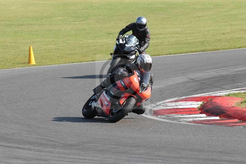 Motorcycle action photographs;Trackday digital images;event digital images;eventdigitalimages;no limits trackday;peter wileman photography;snetterton;snetterton circuit norfolk;snetterton photographs;trackday;trackday photos