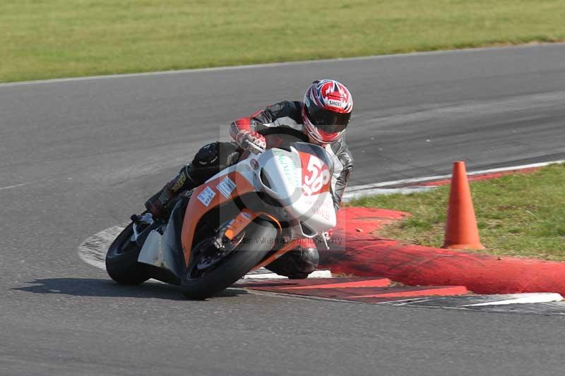 Motorcycle action photographs;Trackday digital images;event digital images;eventdigitalimages;no limits trackday;peter wileman photography;snetterton;snetterton circuit norfolk;snetterton photographs;trackday;trackday photos