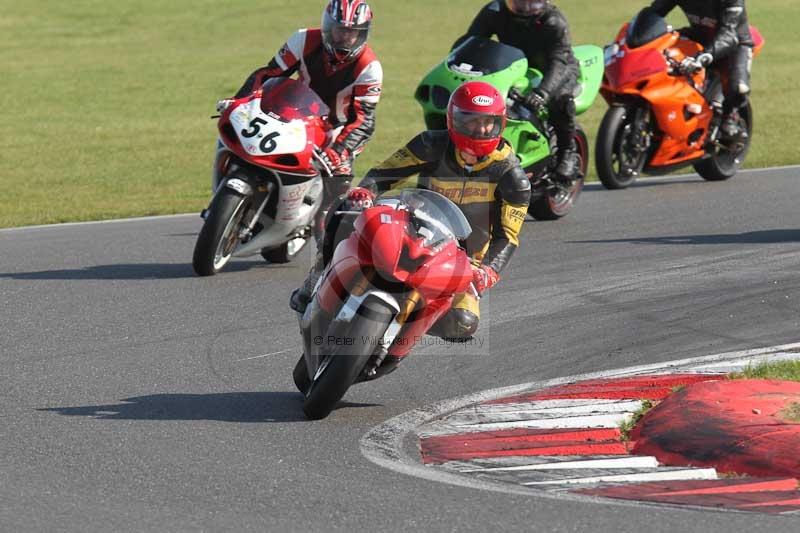 Motorcycle action photographs;Trackday digital images;event digital images;eventdigitalimages;no limits trackday;peter wileman photography;snetterton;snetterton circuit norfolk;snetterton photographs;trackday;trackday photos