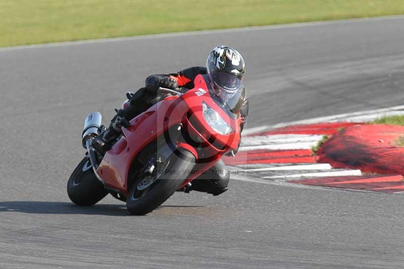 Motorcycle action photographs;Trackday digital images;event digital images;eventdigitalimages;no limits trackday;peter wileman photography;snetterton;snetterton circuit norfolk;snetterton photographs;trackday;trackday photos