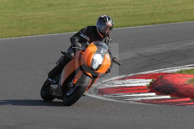Motorcycle action photographs;Trackday digital images;event digital images;eventdigitalimages;no limits trackday;peter wileman photography;snetterton;snetterton circuit norfolk;snetterton photographs;trackday;trackday photos