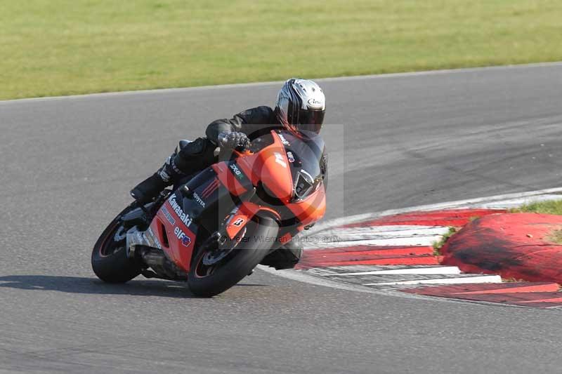 Motorcycle action photographs;Trackday digital images;event digital images;eventdigitalimages;no limits trackday;peter wileman photography;snetterton;snetterton circuit norfolk;snetterton photographs;trackday;trackday photos