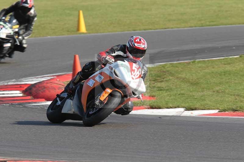 Motorcycle action photographs;Trackday digital images;event digital images;eventdigitalimages;no limits trackday;peter wileman photography;snetterton;snetterton circuit norfolk;snetterton photographs;trackday;trackday photos