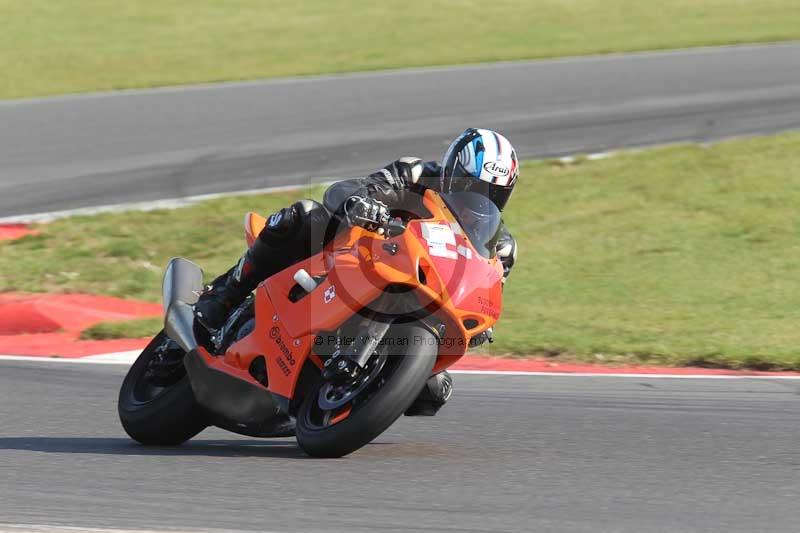 Motorcycle action photographs;Trackday digital images;event digital images;eventdigitalimages;no limits trackday;peter wileman photography;snetterton;snetterton circuit norfolk;snetterton photographs;trackday;trackday photos