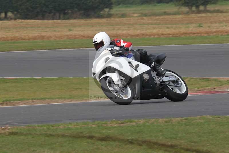 Motorcycle action photographs;Trackday digital images;event digital images;eventdigitalimages;no limits trackday;peter wileman photography;snetterton;snetterton circuit norfolk;snetterton photographs;trackday;trackday photos