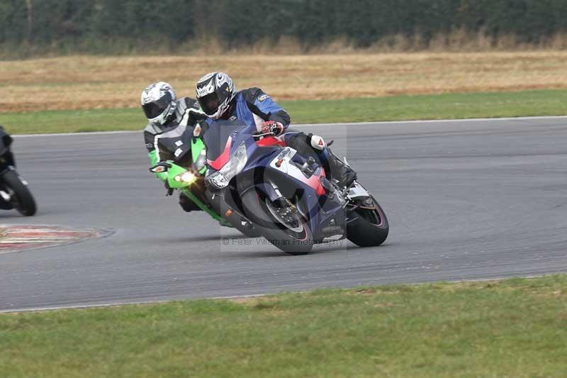 Motorcycle action photographs;Trackday digital images;event digital images;eventdigitalimages;no limits trackday;peter wileman photography;snetterton;snetterton circuit norfolk;snetterton photographs;trackday;trackday photos