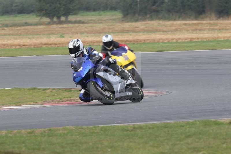 Motorcycle action photographs;Trackday digital images;event digital images;eventdigitalimages;no limits trackday;peter wileman photography;snetterton;snetterton circuit norfolk;snetterton photographs;trackday;trackday photos