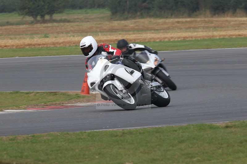 Motorcycle action photographs;Trackday digital images;event digital images;eventdigitalimages;no limits trackday;peter wileman photography;snetterton;snetterton circuit norfolk;snetterton photographs;trackday;trackday photos