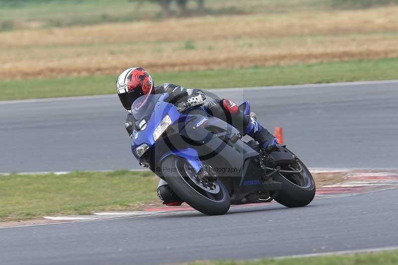 Motorcycle action photographs;Trackday digital images;event digital images;eventdigitalimages;no limits trackday;peter wileman photography;snetterton;snetterton circuit norfolk;snetterton photographs;trackday;trackday photos