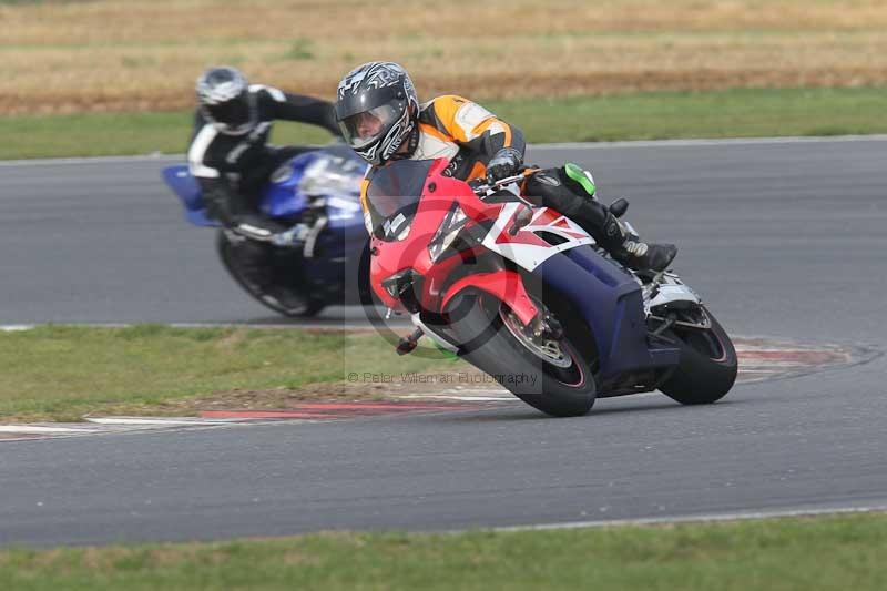 Motorcycle action photographs;Trackday digital images;event digital images;eventdigitalimages;no limits trackday;peter wileman photography;snetterton;snetterton circuit norfolk;snetterton photographs;trackday;trackday photos