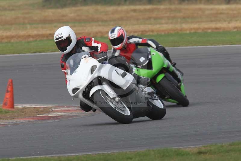 Motorcycle action photographs;Trackday digital images;event digital images;eventdigitalimages;no limits trackday;peter wileman photography;snetterton;snetterton circuit norfolk;snetterton photographs;trackday;trackday photos