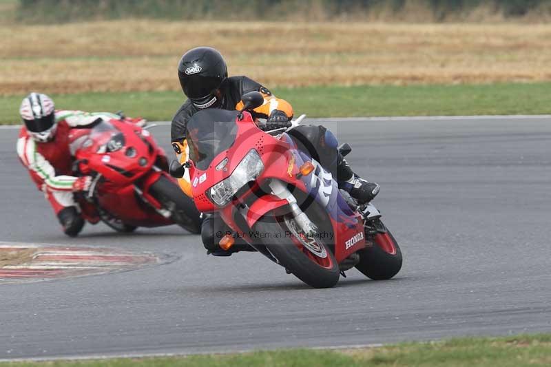 Motorcycle action photographs;Trackday digital images;event digital images;eventdigitalimages;no limits trackday;peter wileman photography;snetterton;snetterton circuit norfolk;snetterton photographs;trackday;trackday photos