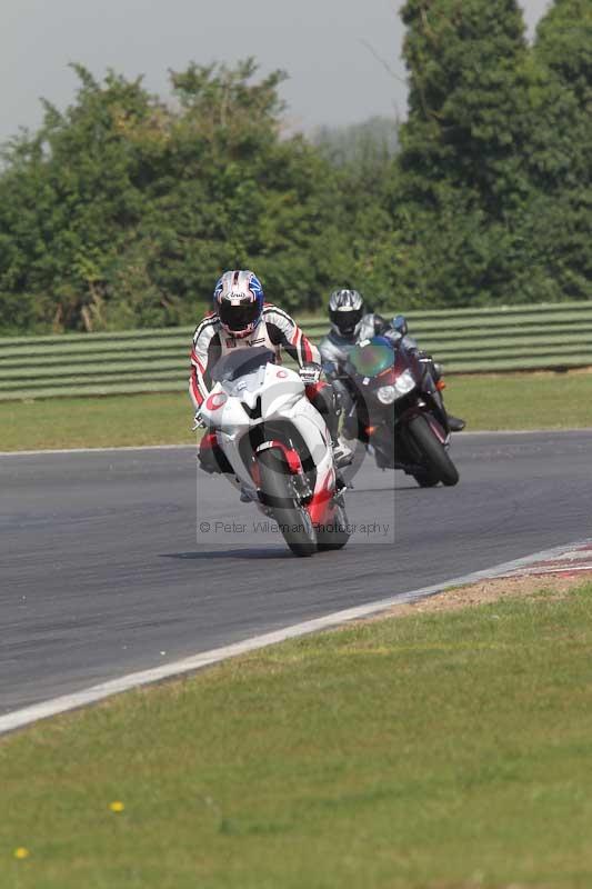 Motorcycle action photographs;Trackday digital images;event digital images;eventdigitalimages;no limits trackday;peter wileman photography;snetterton;snetterton circuit norfolk;snetterton photographs;trackday;trackday photos