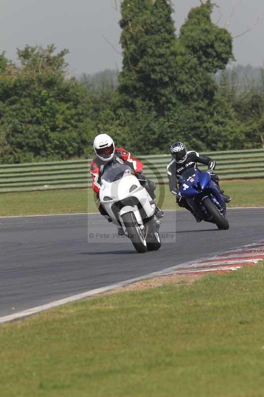 Motorcycle action photographs;Trackday digital images;event digital images;eventdigitalimages;no limits trackday;peter wileman photography;snetterton;snetterton circuit norfolk;snetterton photographs;trackday;trackday photos