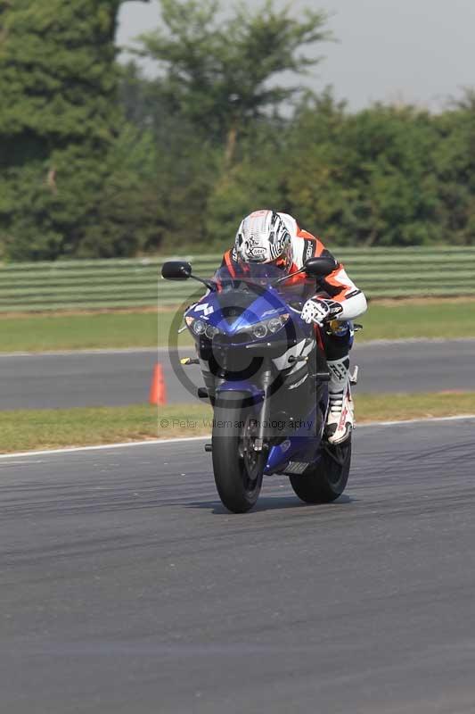 Motorcycle action photographs;Trackday digital images;event digital images;eventdigitalimages;no limits trackday;peter wileman photography;snetterton;snetterton circuit norfolk;snetterton photographs;trackday;trackday photos