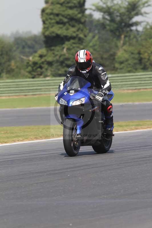 Motorcycle action photographs;Trackday digital images;event digital images;eventdigitalimages;no limits trackday;peter wileman photography;snetterton;snetterton circuit norfolk;snetterton photographs;trackday;trackday photos