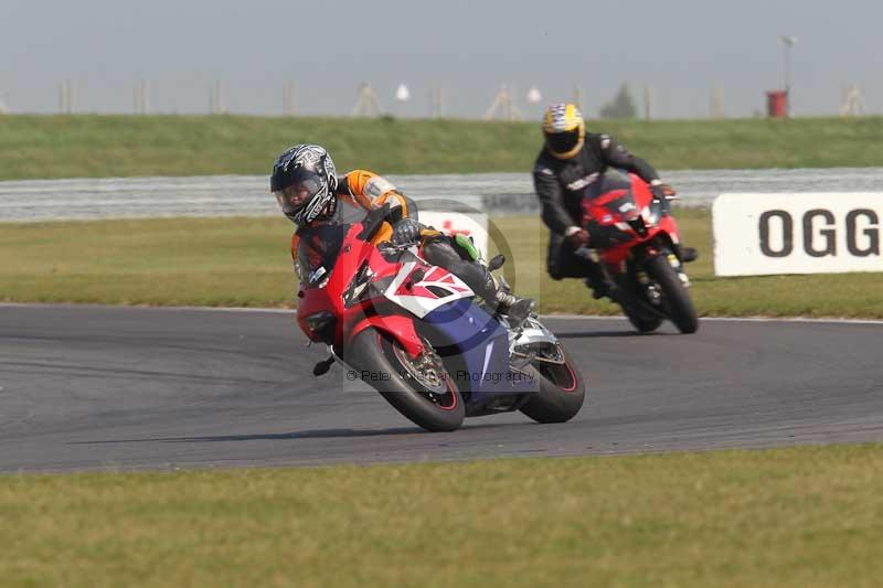 Motorcycle action photographs;Trackday digital images;event digital images;eventdigitalimages;no limits trackday;peter wileman photography;snetterton;snetterton circuit norfolk;snetterton photographs;trackday;trackday photos