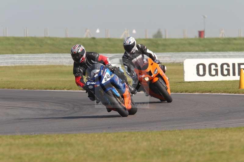 Motorcycle action photographs;Trackday digital images;event digital images;eventdigitalimages;no limits trackday;peter wileman photography;snetterton;snetterton circuit norfolk;snetterton photographs;trackday;trackday photos