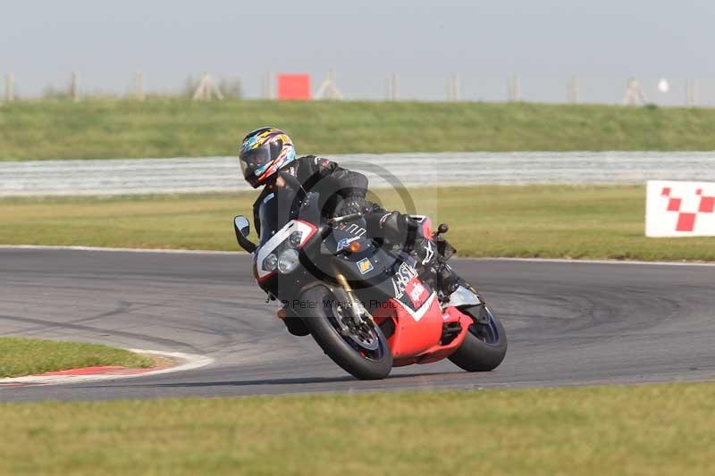 Motorcycle action photographs;Trackday digital images;event digital images;eventdigitalimages;no limits trackday;peter wileman photography;snetterton;snetterton circuit norfolk;snetterton photographs;trackday;trackday photos