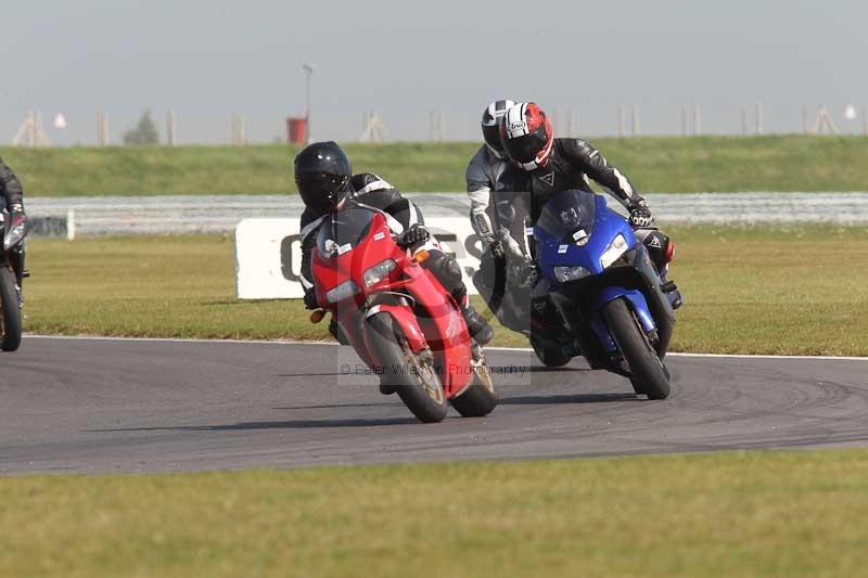 Motorcycle action photographs;Trackday digital images;event digital images;eventdigitalimages;no limits trackday;peter wileman photography;snetterton;snetterton circuit norfolk;snetterton photographs;trackday;trackday photos