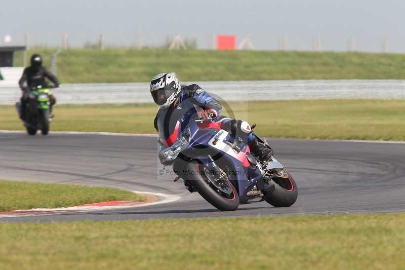 Motorcycle action photographs;Trackday digital images;event digital images;eventdigitalimages;no limits trackday;peter wileman photography;snetterton;snetterton circuit norfolk;snetterton photographs;trackday;trackday photos