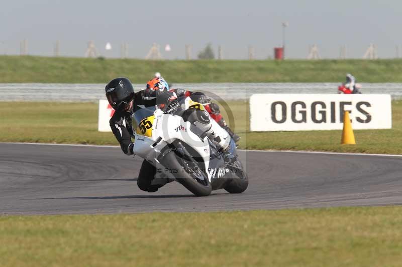 Motorcycle action photographs;Trackday digital images;event digital images;eventdigitalimages;no limits trackday;peter wileman photography;snetterton;snetterton circuit norfolk;snetterton photographs;trackday;trackday photos